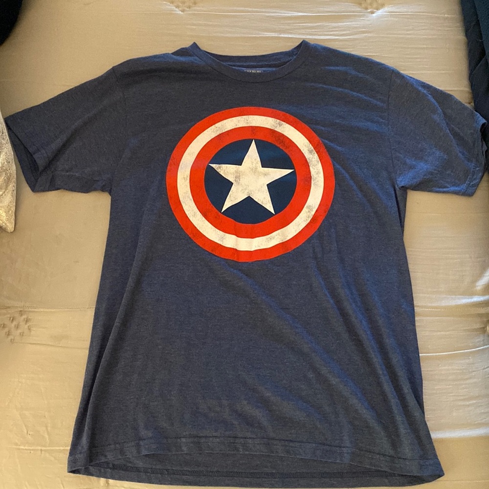 Marvel Captain America Shield T-Shirt - Great Condition - Medium